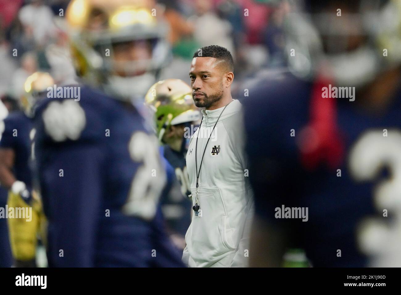 Marcus Freeman, Cheftrainer von Norte Dame, coacht am Rande. Stockfoto