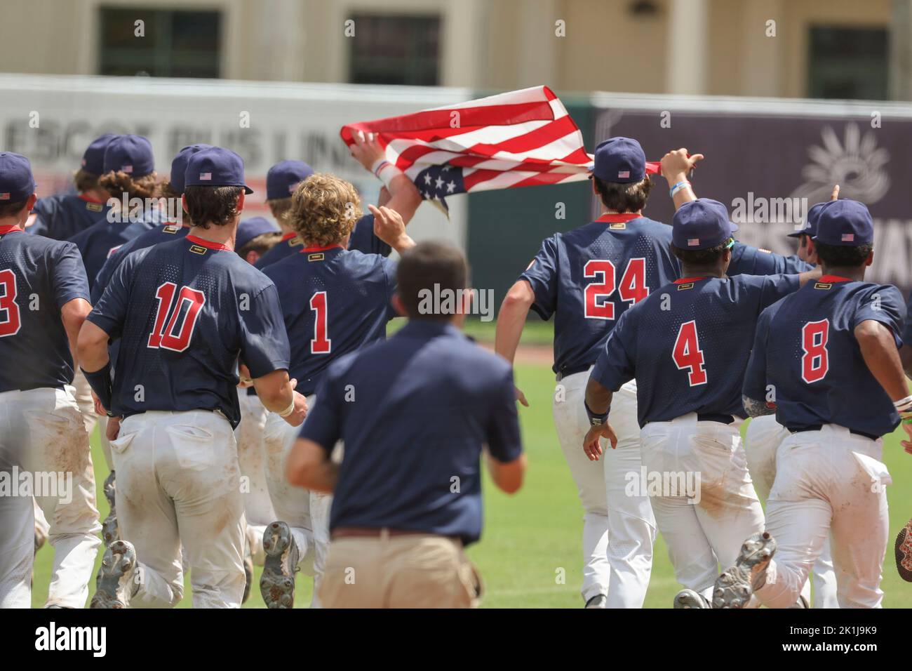 In den USA, Florida. USA; das Team USA feiert den Sieg nach dem Goldmedaillenspiel gegen das chinesische Taipeh im 18-U-Weltbaseballcup. Die USA besiegten Chi Stockfoto