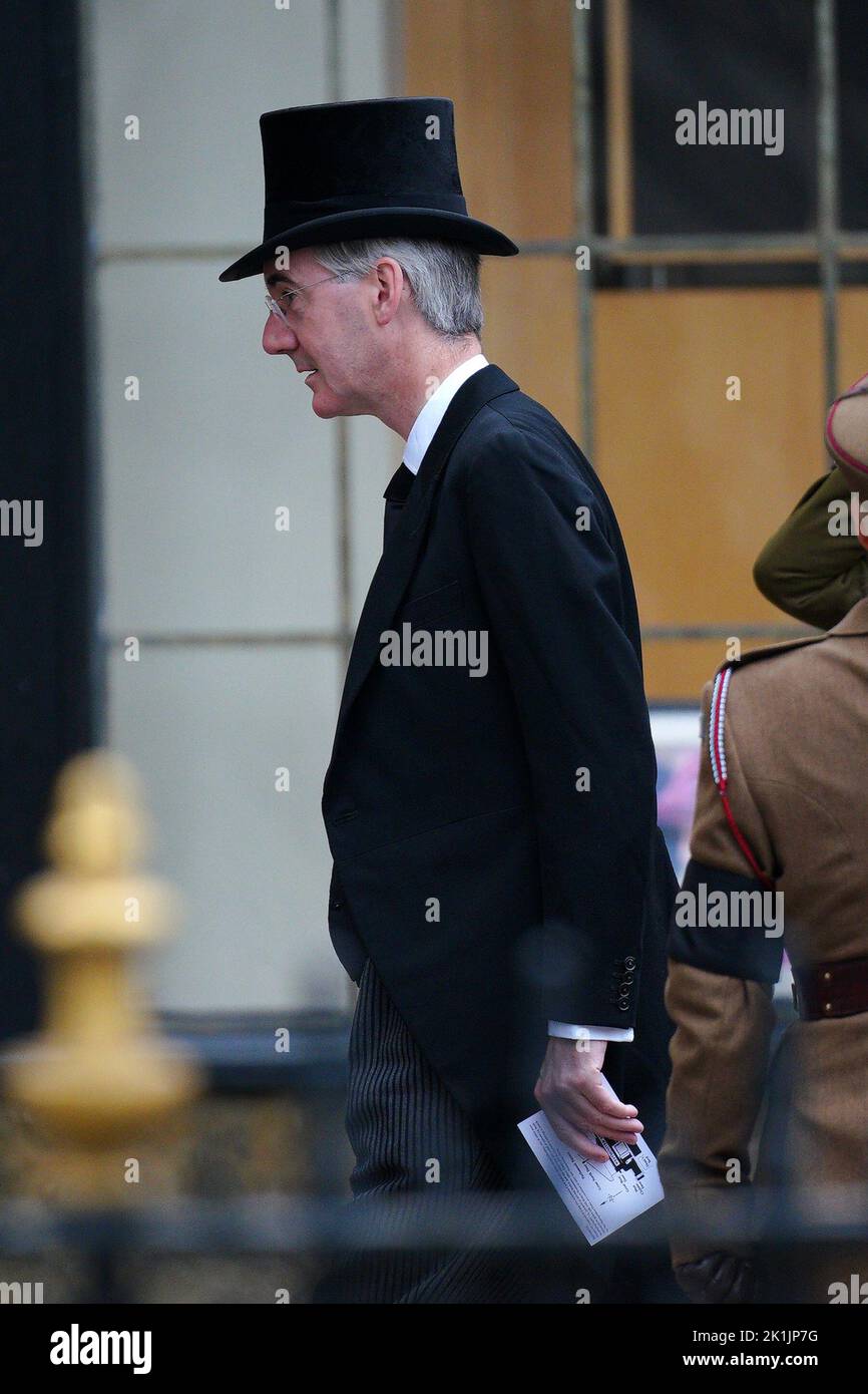 Wirtschaftsminister Jacob Rees-Mogg bei der Ankunft am Staatsfuneral von Königin Elizabeth II., das in Westminster Abbey, London, stattfand. Bilddatum: Montag, 19. September 2022. Stockfoto