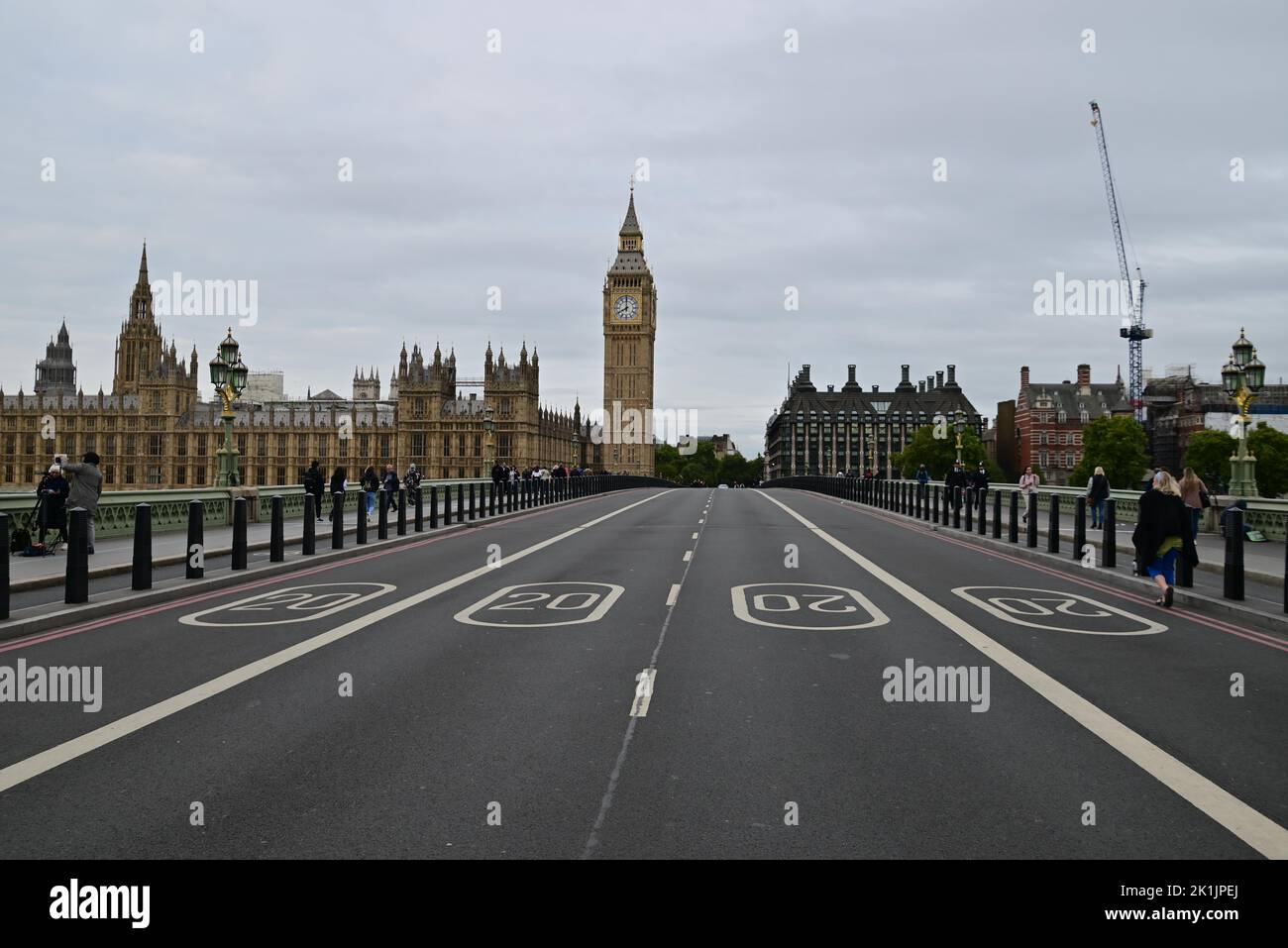 Staatsbegräbnis Ihrer Majestät Königin Elizabeth II., London, Großbritannien, Montag, 19.. September 2022. Die Westminster Bridge ist zur Vorbereitung auf die Zeremonie für den Verkehr gesperrt. Stockfoto