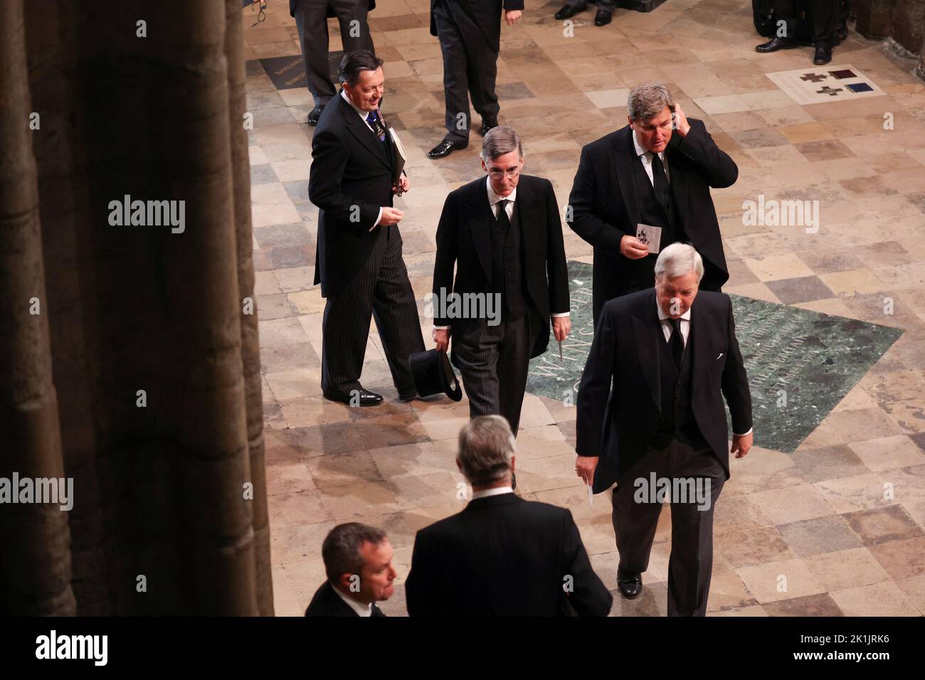 Wirtschaftsminister Jacob Rees-Mogg und Bildungsminister Kit Malthouse kommen vor dem Staatsfuneral von Königin Elizabeth II. An, das in Westminster Abbey, London, stattfand. Bilddatum: Montag, 19. September 2022. Stockfoto