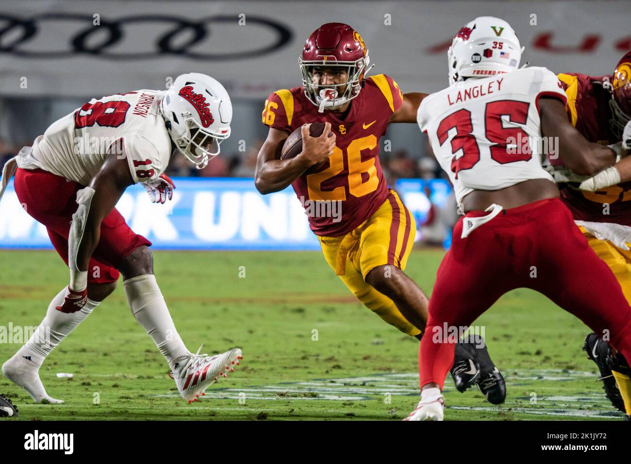 Südkalifornien-Trojaner, die zurücklaufen Travis Dye (26) spielt den Ball während eines NCAA-Fußballspiels gegen die Fresno State Bulldogs am Samstag, Septum Stockfoto