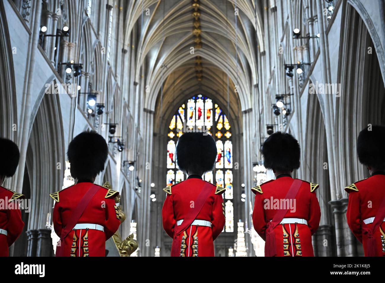 Das Fanfare-Team der Bands der Haushaltsdivision wartet auf die Ankunft am State Funeral von Queen Elizabeth II, das in Westminster Abbey, London, stattfindet. Bilddatum: Montag, 19. September 2022. Stockfoto