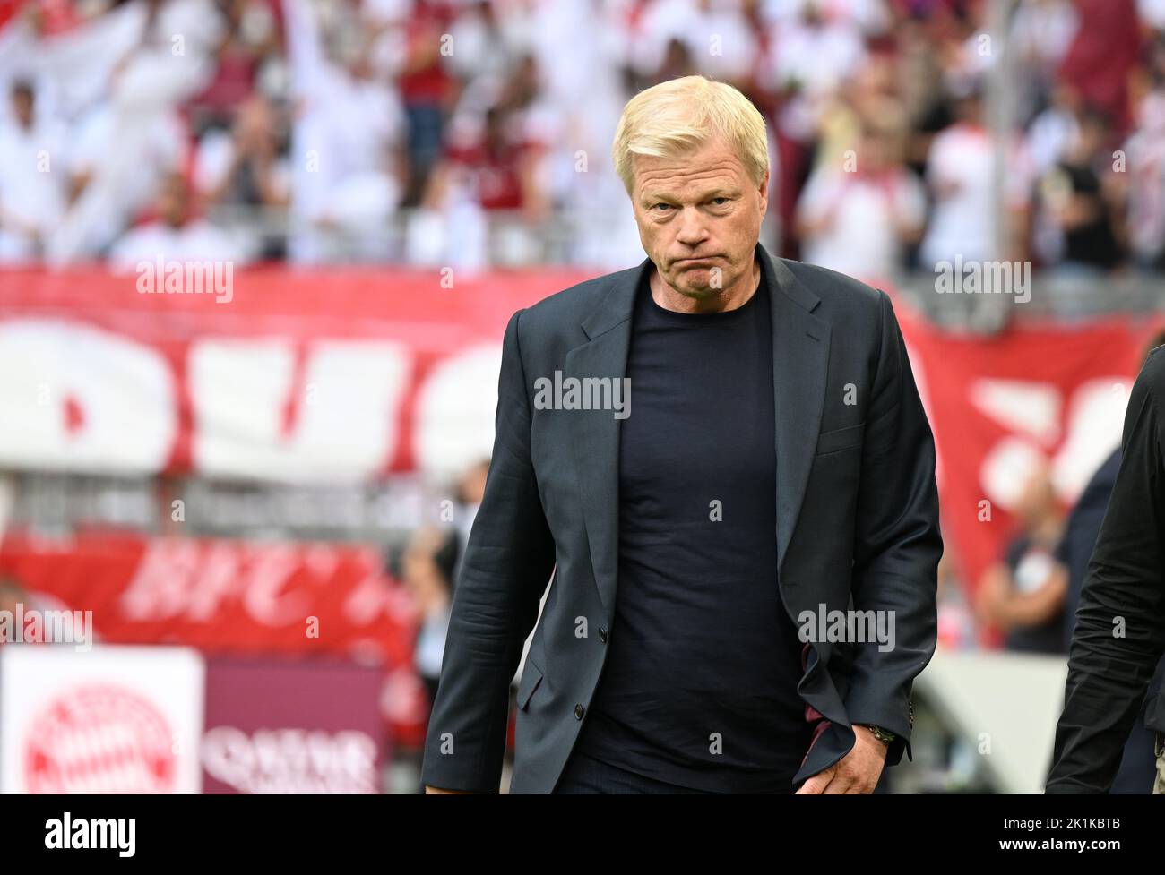 27. August 2022, Múnich;: Bayern München-Vorstandsvorsitzender Oliver Kahn auf dem Platz in der Allianz Arena am Tag der Auslosung 1-1 mit Borussia Monchengladbach am Spieltag vier der Bundesliga. Oliver Kahn, Vorsitzender des Vorstands der Bayern München, will das zweiwöchige internationale Fenster ab heute als Gelegenheit für das Team nutzen, um mit einer neuen Denkweise in die Bundesliga zurückzukehren. Ziel ist es, nach den ersten drei Runden der Bundesliga-Meisterschaft wieder auf die Siegerspur zu kommen. Foto: Sven Hoppe/dpa Stockfoto