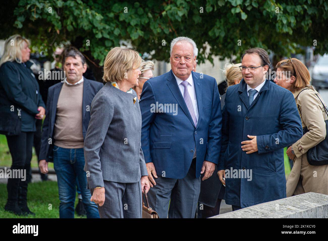 Grimbergen, Belgien. 19. September 2022. Der Vorsitzende von Anderlecht, Roger Vanden Stock (C), wird bei der Beerdigung des ehemaligen RSCA-Leiters Anderlecht, Michel Verschueren, am Montag, den 19. September 2022, im Sint-Servaasbasiliek in Grimbergen zu sehen sein. „Mister Michel“, 91 Jahre alt, diente mehr als zwei Jahrzehnte im Club. Er starb Anfang dieser Woche. BELGA FOTO JONAS ROOSENS Kredit: Belga Nachrichtenagentur/Alamy Live News Stockfoto