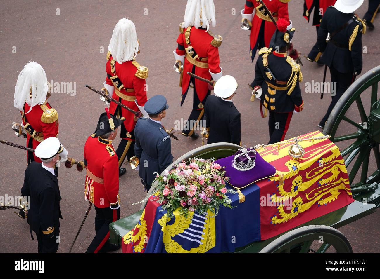 Die State Gun Carriage trägt den Sarg von Königin Elizabeth II