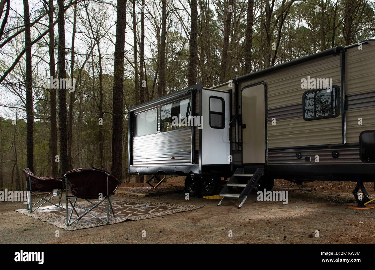 Gleiten Sie auf einem Campinganhänger am Jordan Lake in North Carolina hinaus Stockfoto