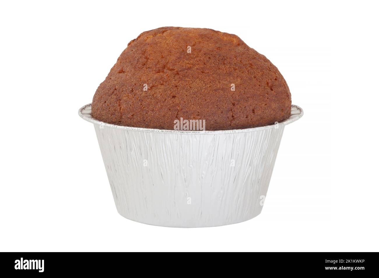 Muffin in Form zum Backen isoliert auf weißem Hintergrund Stockfoto
