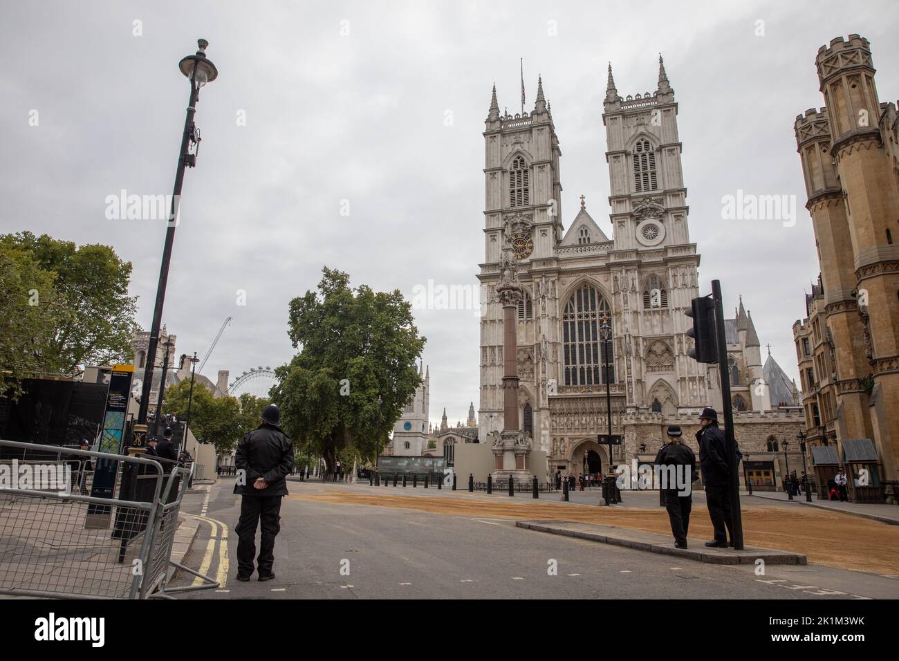 London, Großbritannien. 19. September 2022. Parliament Square vor dem Staatsbegräbnis für Königin Elizabeth II. Am 8. September 2022 starb Elizabeth II., Königin des Vereinigten Königreichs und der anderen Commonwealth-Gefilde, im Alter von 96 Jahren im schottischen Balmoral Castle. Der älteste lebende und am längsten regierende britische Monarch. Kredit: SMP Nachrichten / Alamy Live Nachrichten Stockfoto