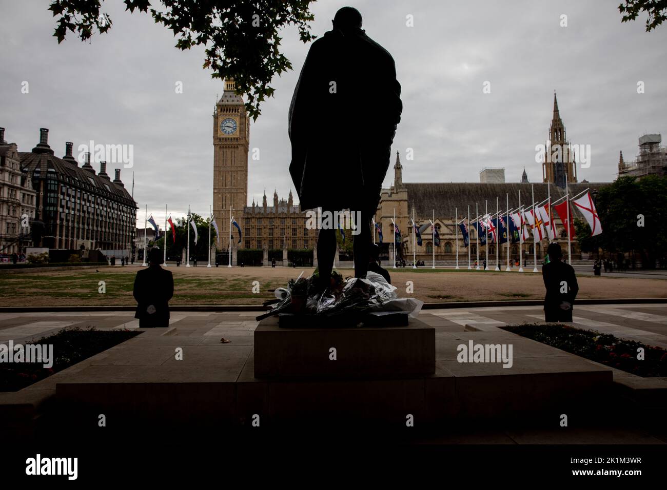 London, Großbritannien. 19. September 2022. Parliament Square vor dem Staatsbegräbnis für Königin Elizabeth II. Am 8. September 2022 starb Elizabeth II., Königin des Vereinigten Königreichs und der anderen Commonwealth-Gefilde, im Alter von 96 Jahren im schottischen Balmoral Castle. Der älteste lebende und am längsten regierende britische Monarch. Kredit: SMP Nachrichten / Alamy Live Nachrichten Stockfoto