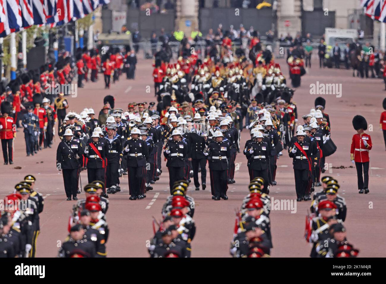 In Der Prozession Sind Mitglieder Der Royal Marine Band On The Mall 19 in-der-prozession-sind-mitglieder-der-royal-marine-band-on-the-mall-19