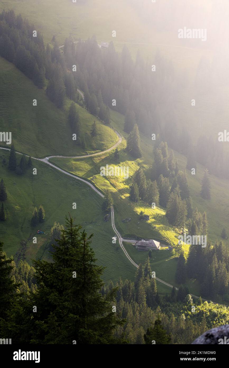 Abgelegene Almhütte in den Berner Alpen Stockfoto