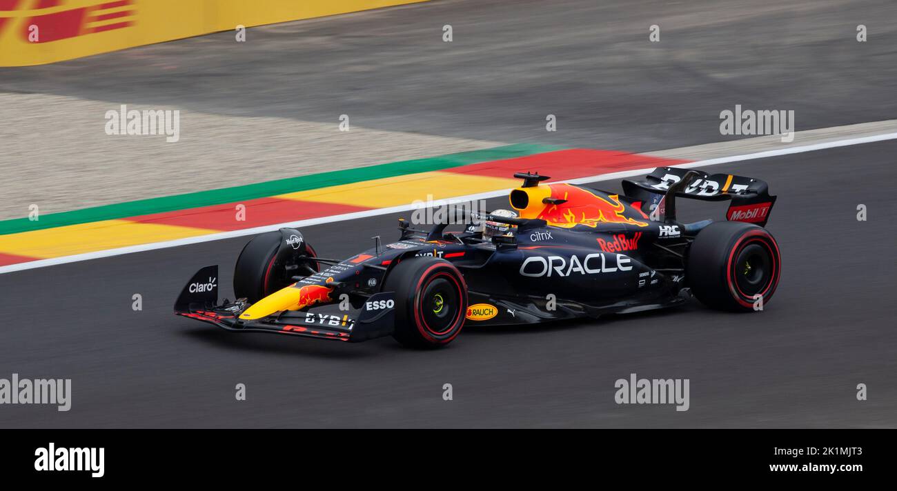 Formel-1-Weltmeister Max Verstappen fährt mit seinem Red Bull Honda F1 auf der Rennstrecke von Spa Francorchamps während des Grand prix von Belgien, August 2022 Stockfoto