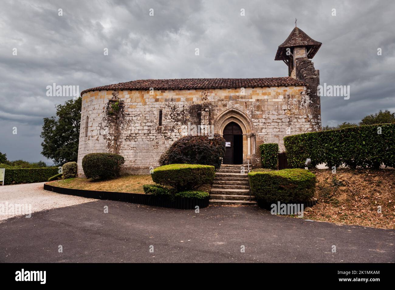 Die Kapelle von Caubin entlang der Route von Chemin du Puy im Kanton Arthez-de-Béarn, Pyrénées-Atlantiques, Frankreich Stockfoto