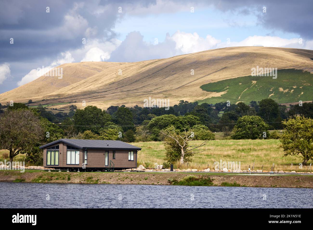 Pendal Hill aus dem Dorf Barrow im Distrikt Ribble Valley in Lancashire, England, Stockfoto