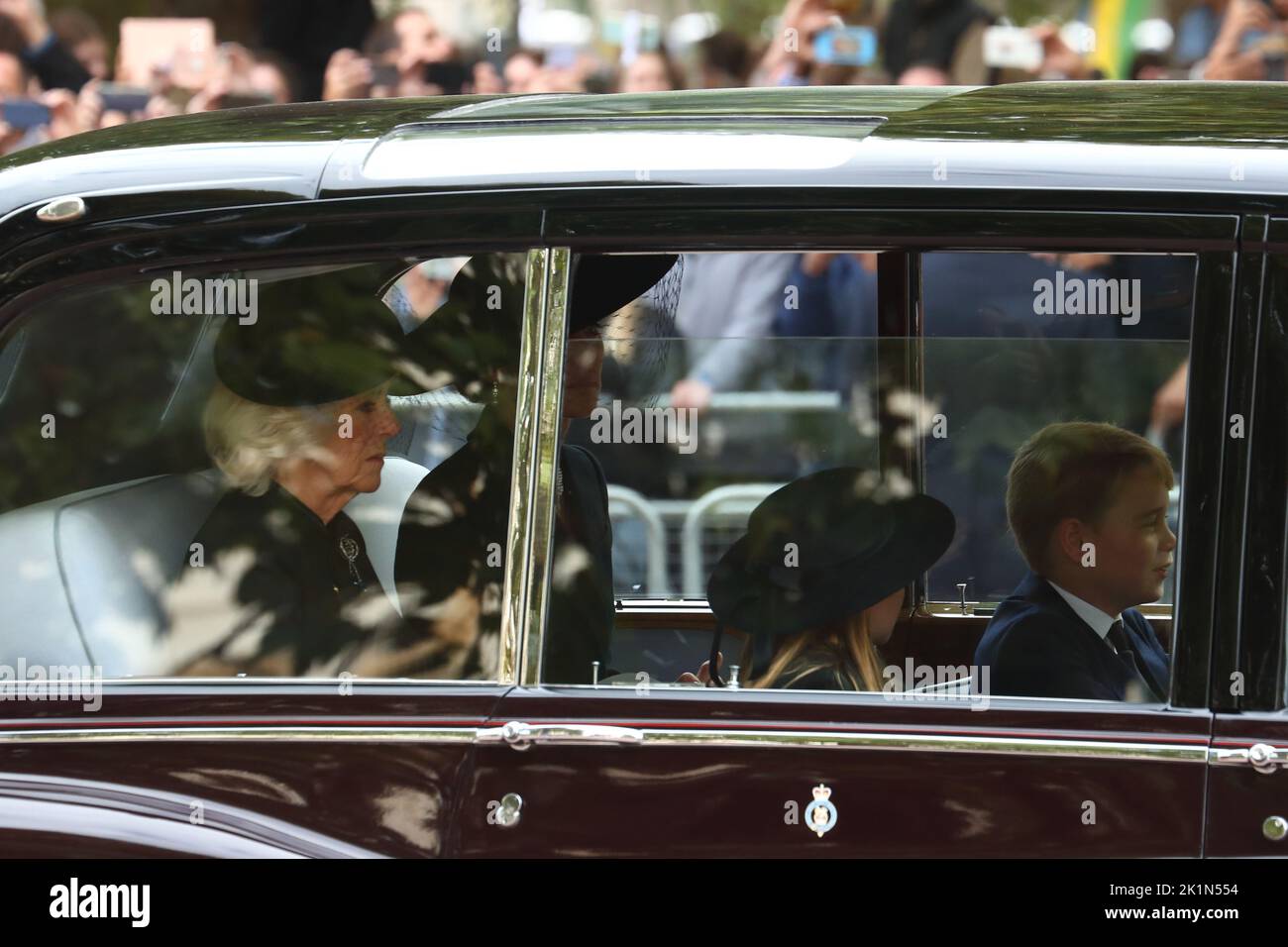 London, Großbritannien. 19. September 2022. Königin Consort Camilla, Prinzessin Kate, Prinz George und Prinzessin Charlotte folgen der Höflichkeit der Beerdigung von Königin Elizabeth II.. Quelle: Uwe Deffner/Alamy Live News Stockfoto