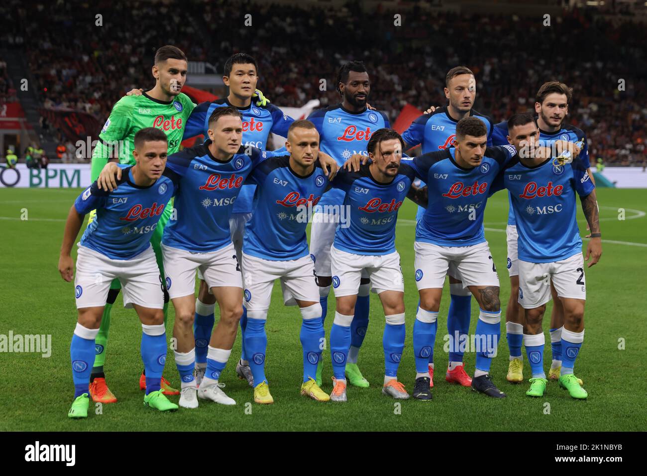 Mailand, Italien. 18. September 2022. Der SSC Napoli beginnt elf Reihen vor dem Start, in der hinteren Reihe ( L bis R ); Alex Meret, Min-Jae Kim, Andre Anguissa, Amir Rrahmani und Khvicha Kvaratskhelia, erste Reihe ( L bis R ); Giacomo Raspadori, Piotr Zielinski, Stanislav Lobotka, Mario Rui, Giovanni Di Lorenzo und Matteo Politano, in der Serie A Spiel bei Giuseppe Meazza, Mailand. Bildnachweis sollte lauten: Jonathan Moscrop/Sportimage Kredit: Sportimage/Alamy Live News Stockfoto
