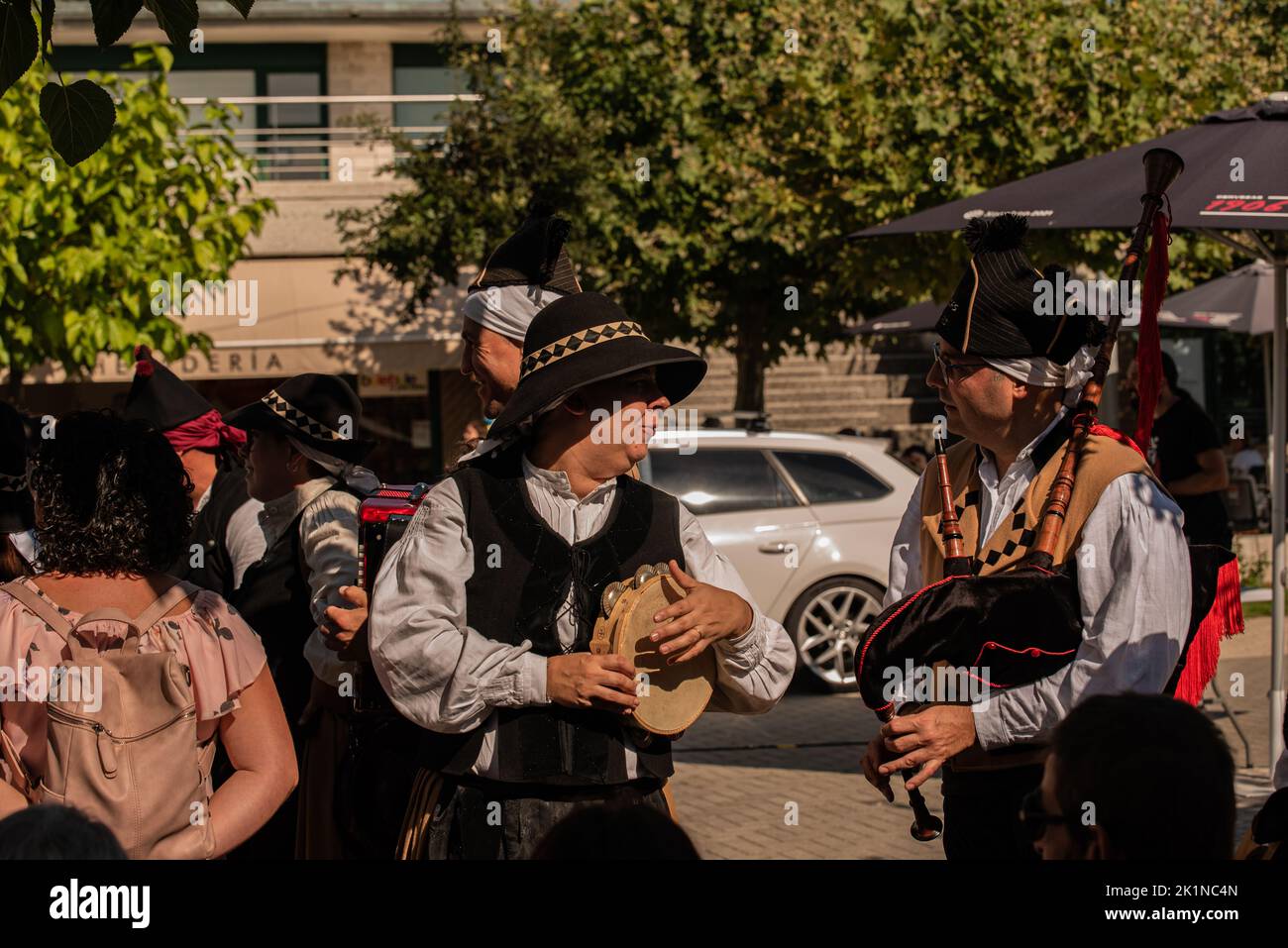 Galizischer traditioneller Tanz beim kulturellen Treffen zwischen der Ukraine und Galizien. Stockfoto