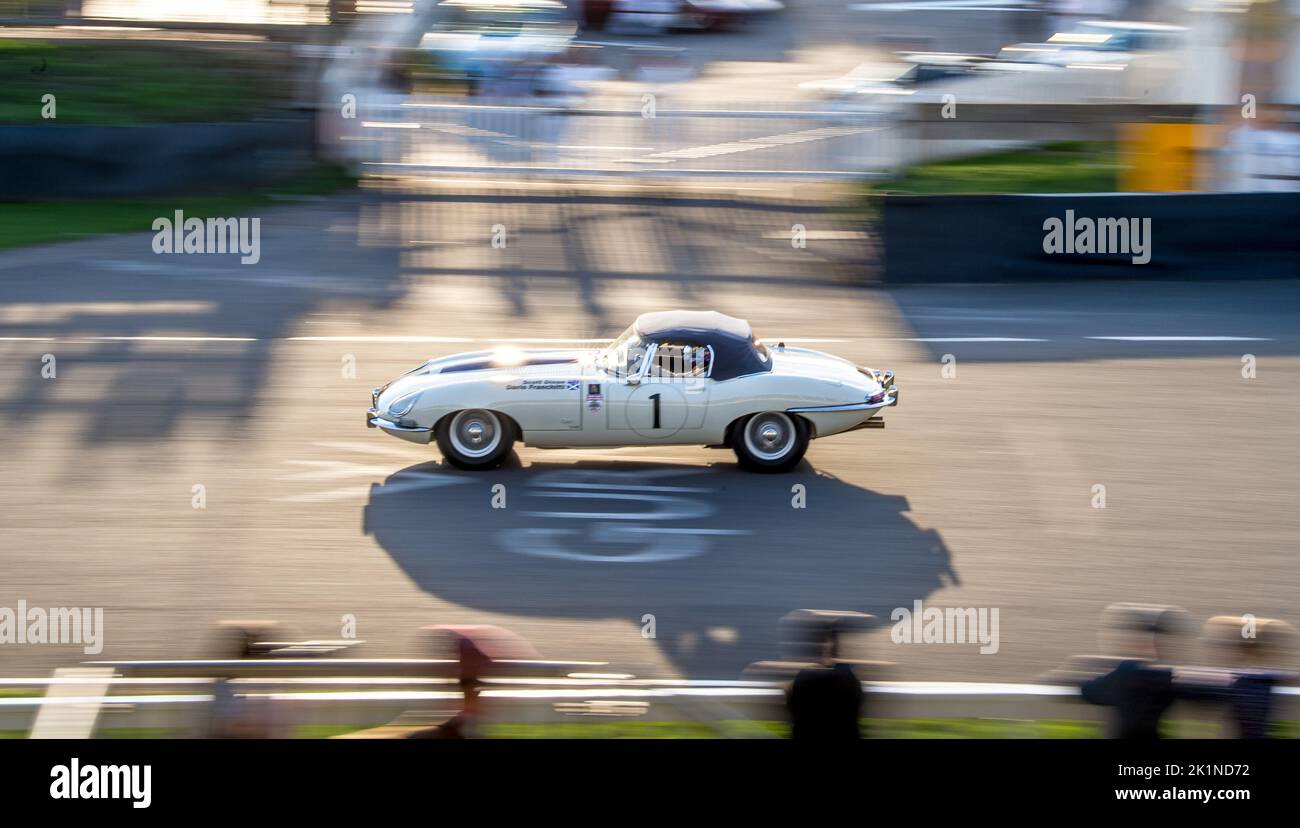 Goodwood, Großbritannien. 19. September 2022. Stirling Moss Memorial Trophy-Rennen beim Goodwood Revival Festival auf dem Goodwood Circuit, Goodwood, Großbritannien, am 17. September 2022. Foto von Phil Hutchinson. Nur zur redaktionellen Verwendung, Lizenz für kommerzielle Nutzung erforderlich. Keine Verwendung bei Wetten, Spielen oder Veröffentlichungen einzelner Clubs/Vereine/Spieler. Kredit: UK Sports Pics Ltd/Alamy Live Nachrichten Stockfoto