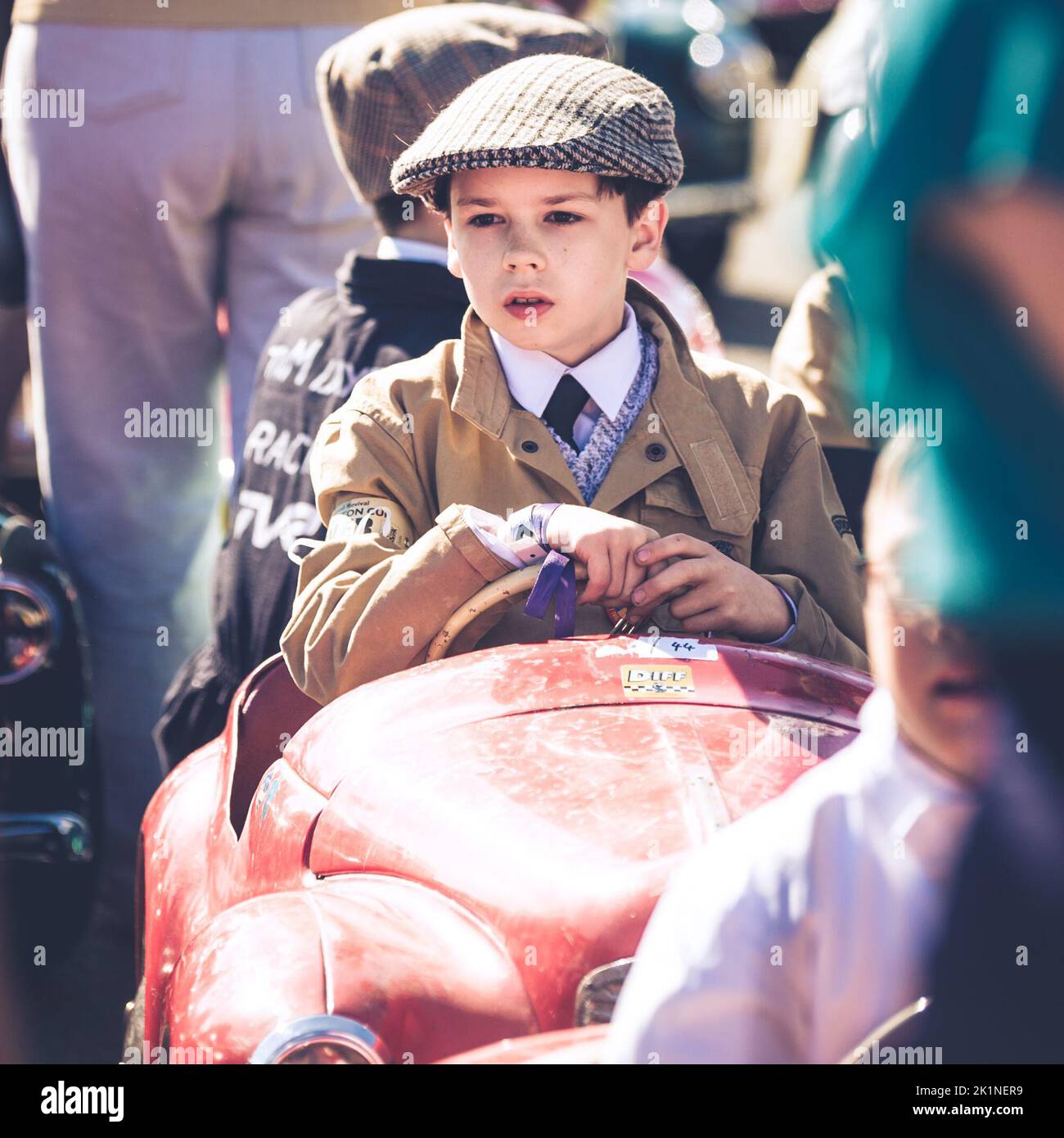 Goodwood, Großbritannien. 19. September 2022. Sundays Settrington Cup Racing Austin J40 Pedal Cars feiert am 18. September 2022 sein 10.-jähriges Goodwood Revival Festival auf dem Goodwood Circuit, Goodwood, Großbritannien. Foto von Phil Hutchinson. Nur zur redaktionellen Verwendung, Lizenz für kommerzielle Nutzung erforderlich. Keine Verwendung bei Wetten, Spielen oder Veröffentlichungen einzelner Clubs/Vereine/Spieler. Kredit: UK Sports Pics Ltd/Alamy Live Nachrichten Stockfoto