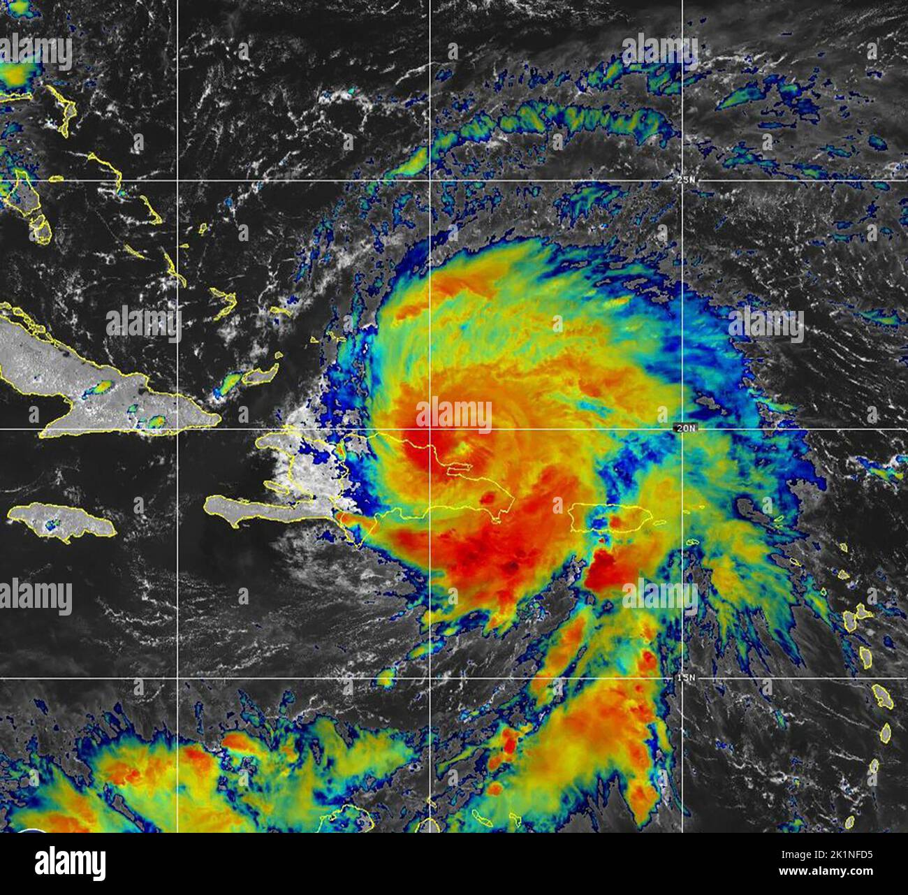 Dominikanische Republik. 18. September 2022. In einem Satellitenbild des Sturzes durch den Sturmschlag von Fiona wurde in der Dominikanischen Republik landeingetroffen, da er am frühen Montag weiterhin heftigen Regen auf das nahe gelegene Puerto Rico abgibt. (Bild: © NOAA/ZUMA Press Wire) Stockfoto