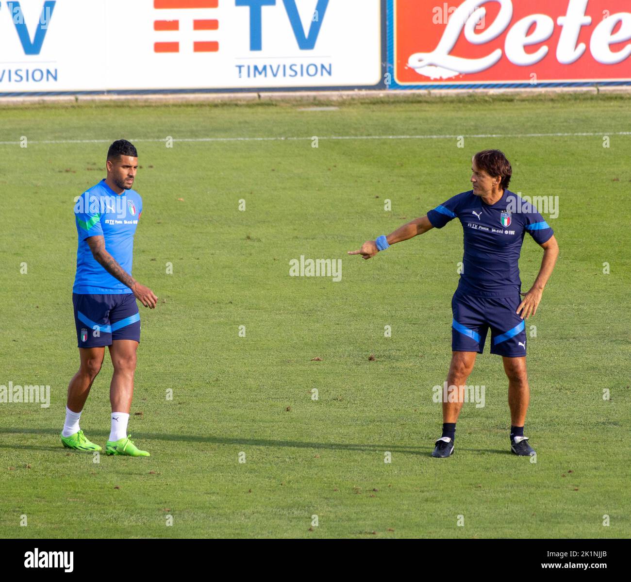 Centro Tecnico Federale di Coverciano, Florenz, Italien, 19. September 2022, Italien´s Cheftrainer Roberto Mancini und Emerson Palmieri während der Pressekonferenz und Italien Trainingseinheit - andere Stockfoto