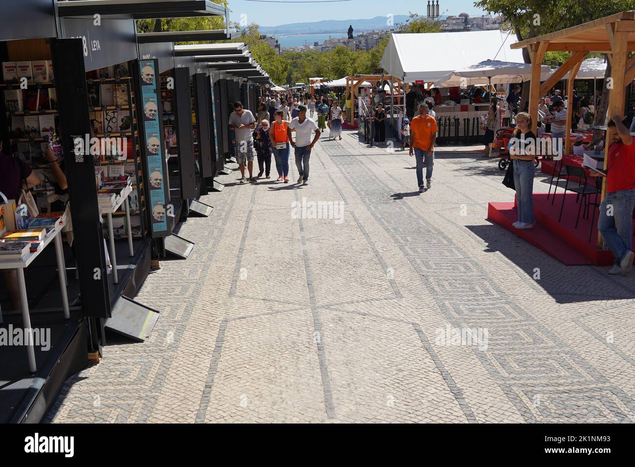 Lissabon, Portugal - 2022. September: Die Buchmesse von Lissabon (Feira do Livro de Lisboa) ist eine Buchmesse, die jährlich im Eduardo VII Park in Lissabon stattfindet Stockfoto