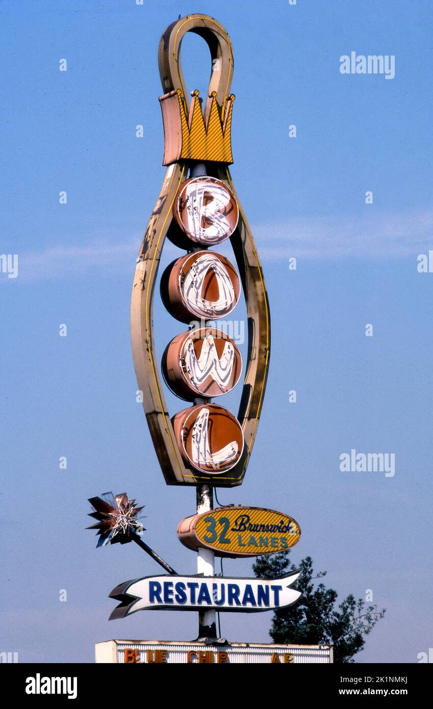 Schild an der Bowlingbahn Hollywood Legion Lanes in Los Angeles, ca. 1989 Stockfoto