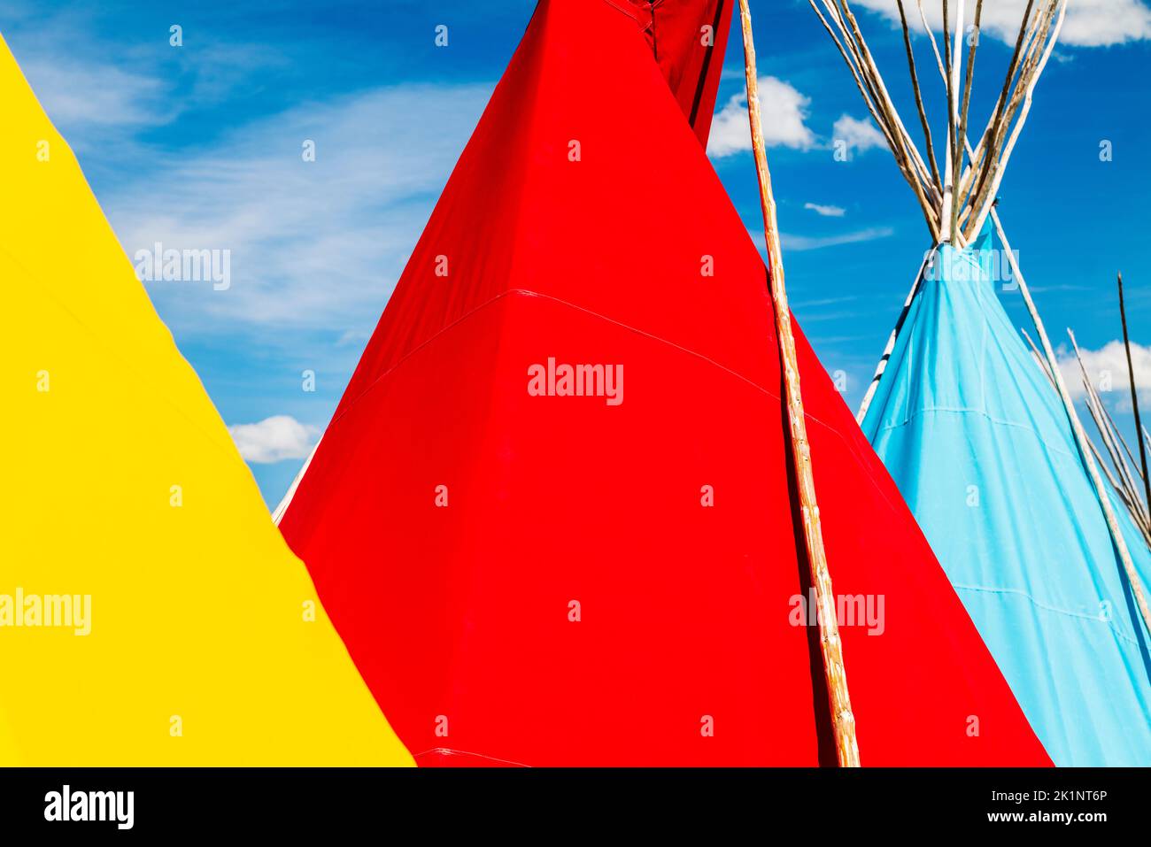 Farbenfrohe Indianer-Tipis in der Nähe des Little Bighorn Battlefield National Monument; Garryowen; Montana; USA Stockfoto