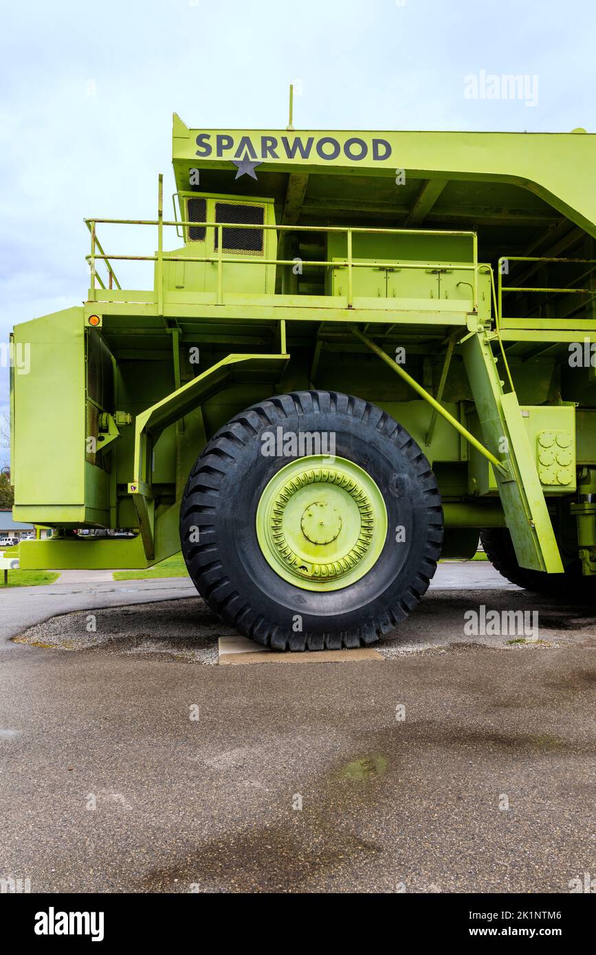 Titan T33-19 LKW; größter LKW, der je gebaut wurde; ausgestellt in Sparwood; British Columbia; Kanada Stockfoto