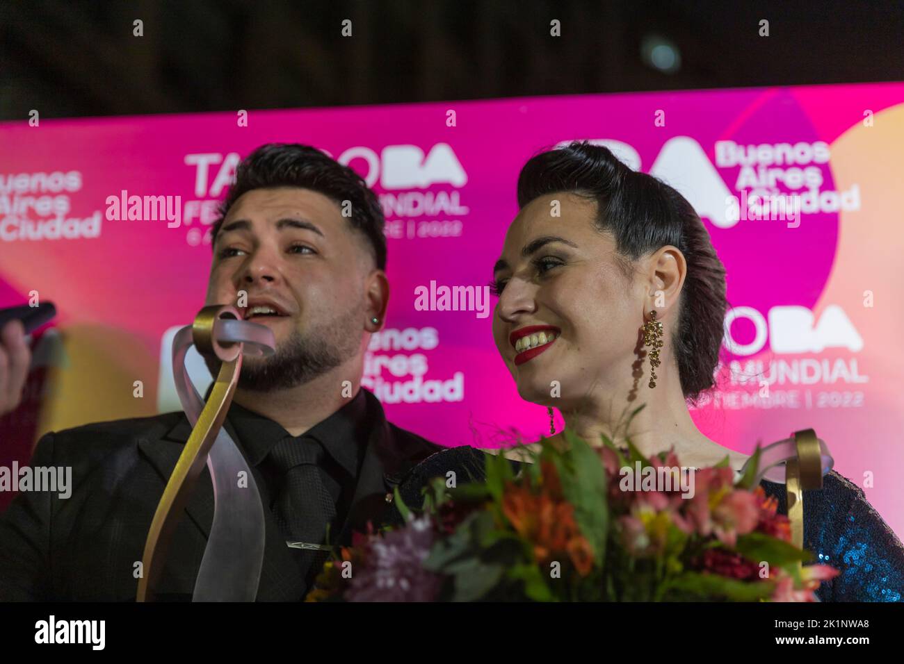 Buenos Aires, Argentinien. 17.. September 2022. Cynthia Palacios und Sebastián Bolívar Gewinner der Kategorie Tango de Pista. Stockfoto