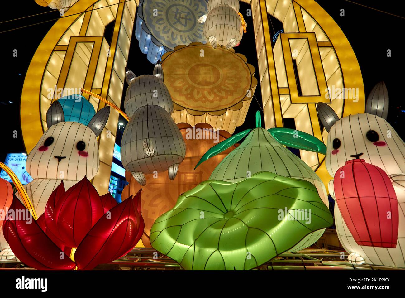 Lustige große chinesische Laternen in Singapurs Chinatown während des Mid-Autumn Festivals Stockfoto