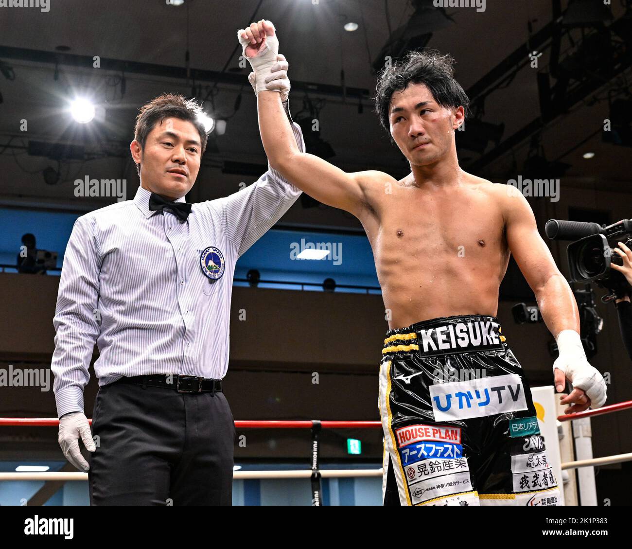 Tokio, Japan. 13. September 2022. Keisuke Matsumoto, rechts, feiert mit