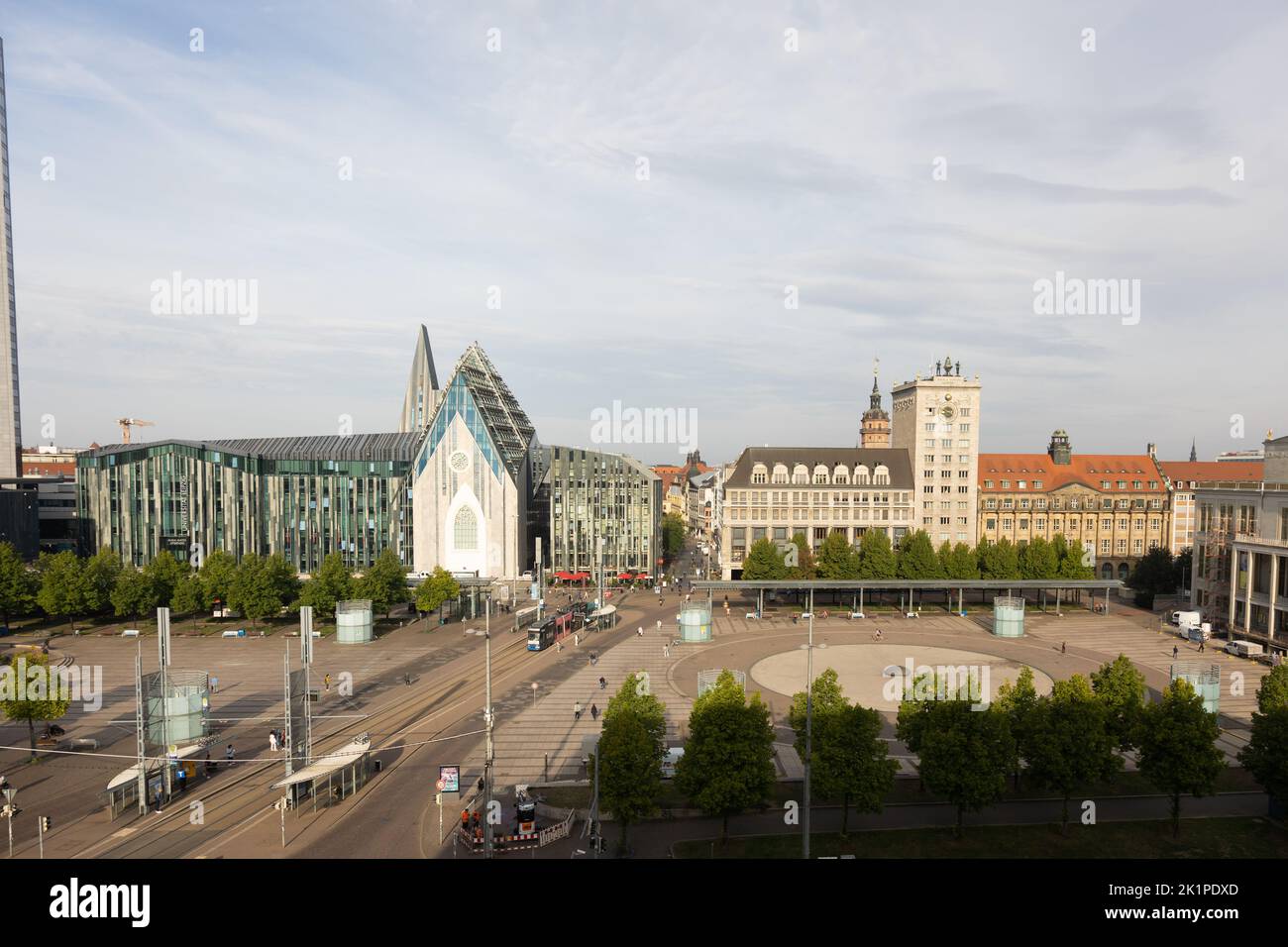 Universität mit Paulinum und Universitätskirche St. Pauli und Krochhochhaus am Augustusplatz, Sachsen, Deutschland. Stockfoto