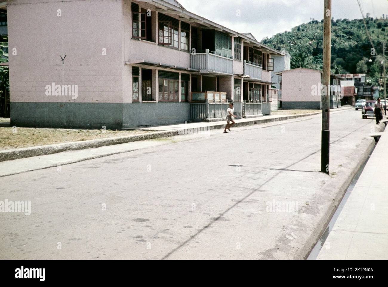 Regierungswohnungen in kleinen Wohnblöcken für Arbeiter, Castries, St. Lucia, Westindien 1962 Stockfoto