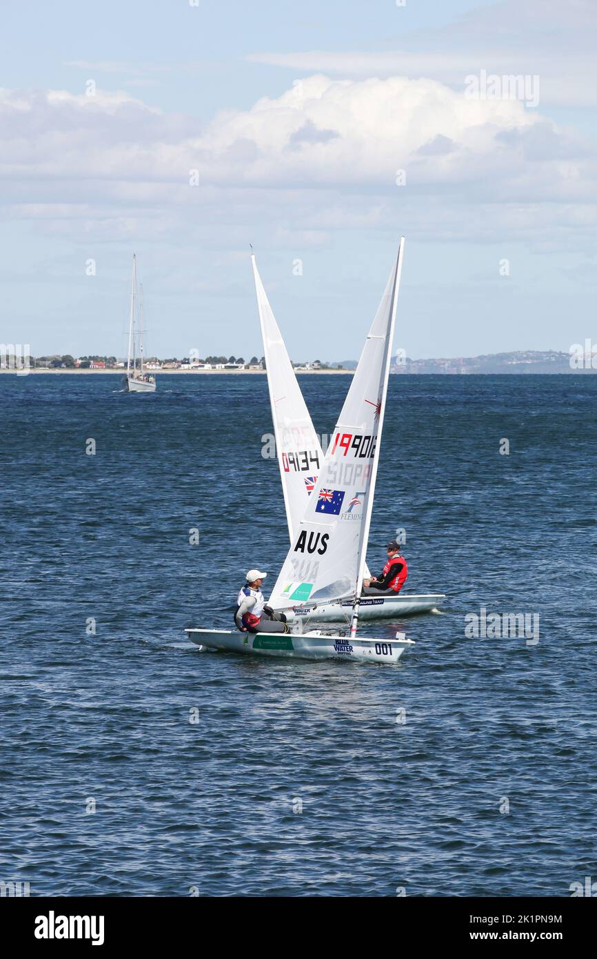 Aarhus, Dänemark - 10. August 2018: Britische und australische Laser-Segelschiffe während der Segel-Weltmeisterschaft in Aarhus, Dänemark Stockfoto