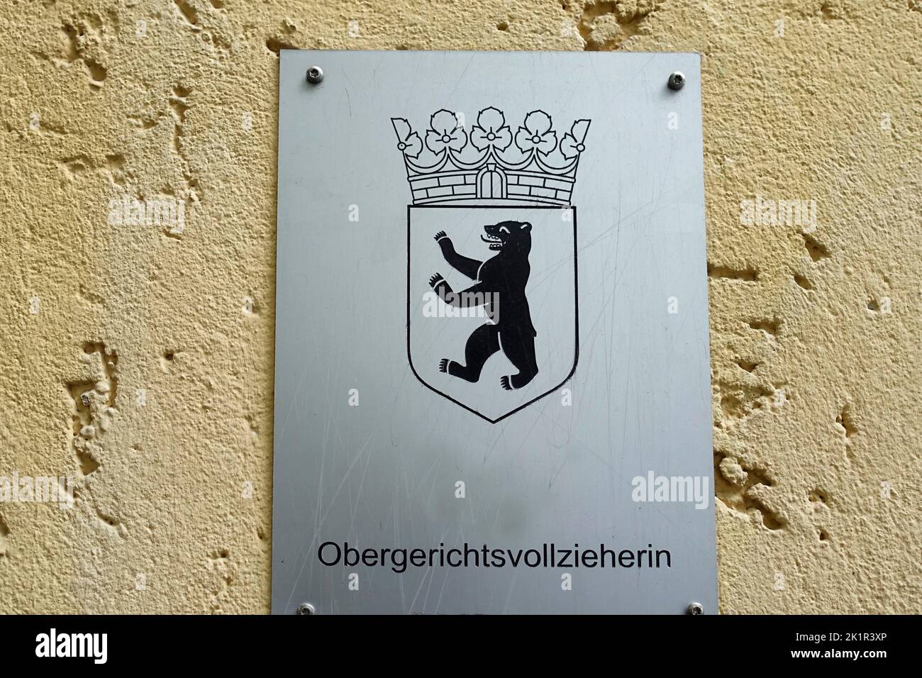 Zeichen einer weiblichen Gerichtsbeamtin, Berlin, Deutschland Stockfoto
