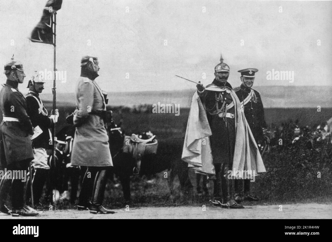 Winston Churchill und Kaiser Wilhelm II. Von Deutschland beobachten Militärmanöver. Deutschland 1906 Stockfoto