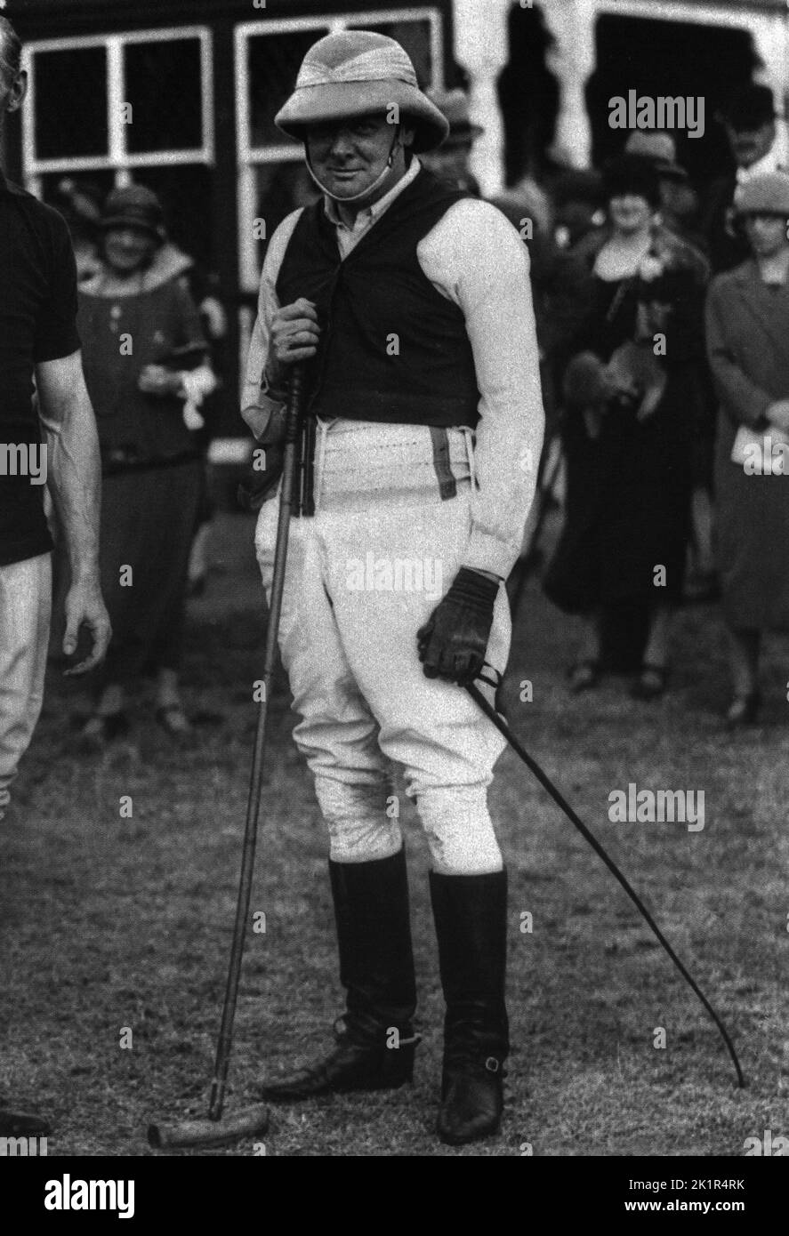 Winston Churchill zog sich für ein Polospiel an. 1924 Stockfoto
