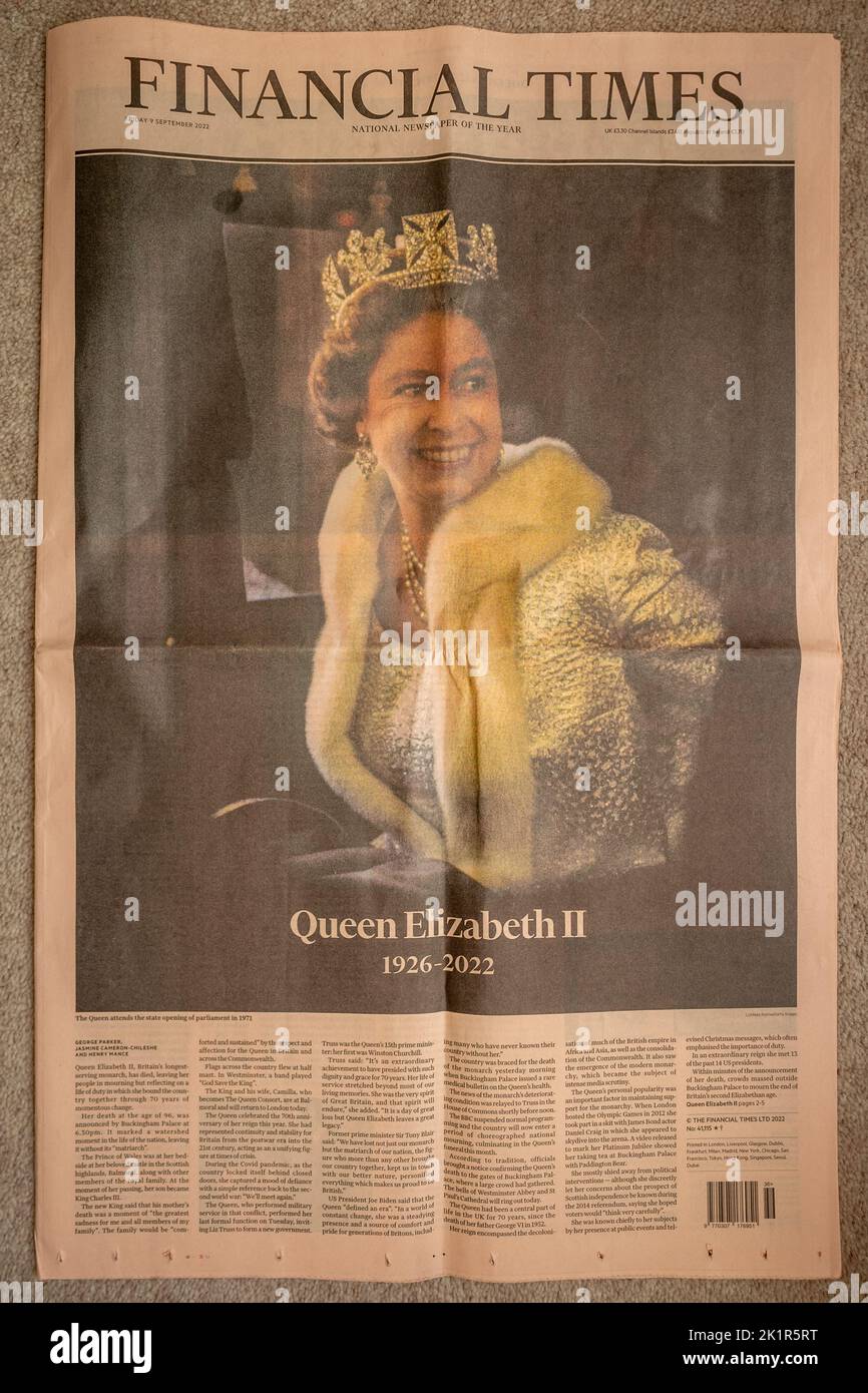 Brighton, 9. 2022. September: Die Titelseite der Financial Times am Tag nach dem Tod von Königin Elzabeth II Stockfoto