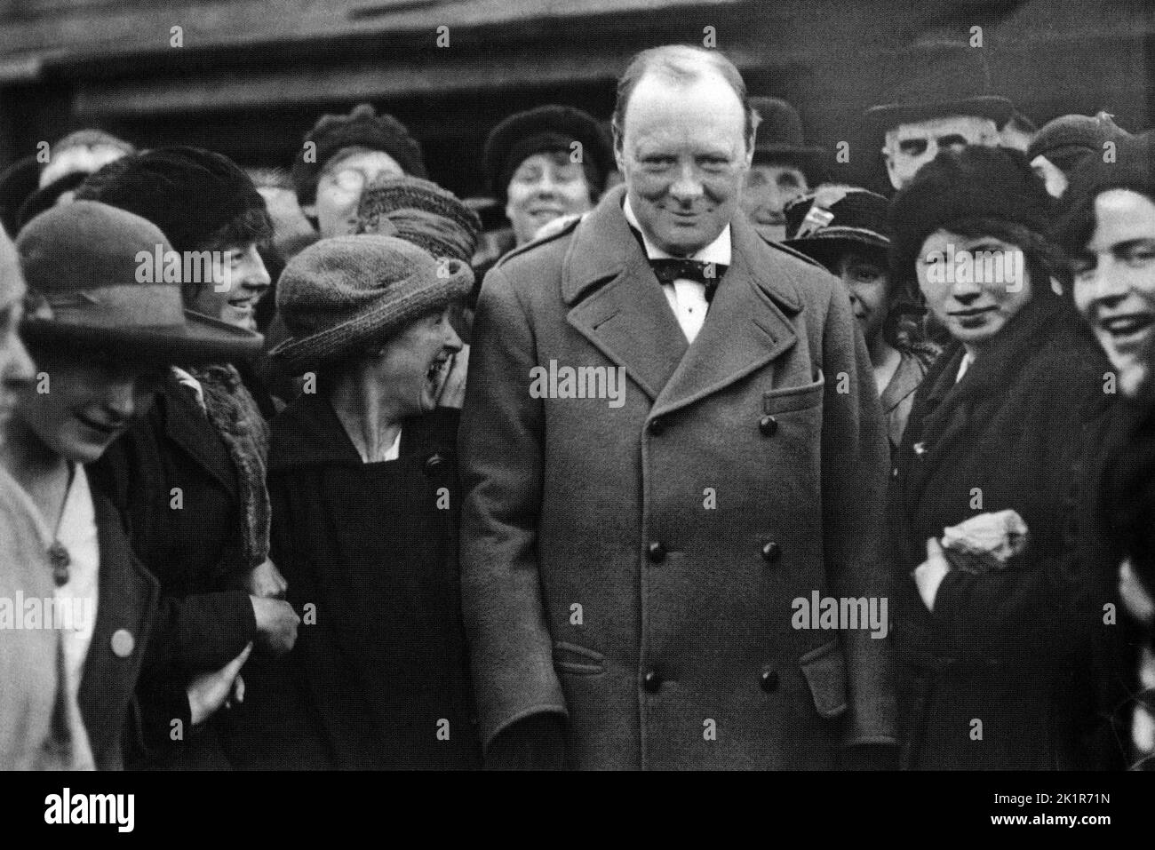 Winston Churchill als Staatsminister für Munitionsaufführungen bei der Beardmore Gun Works, Glasgow. 1918 Stockfoto