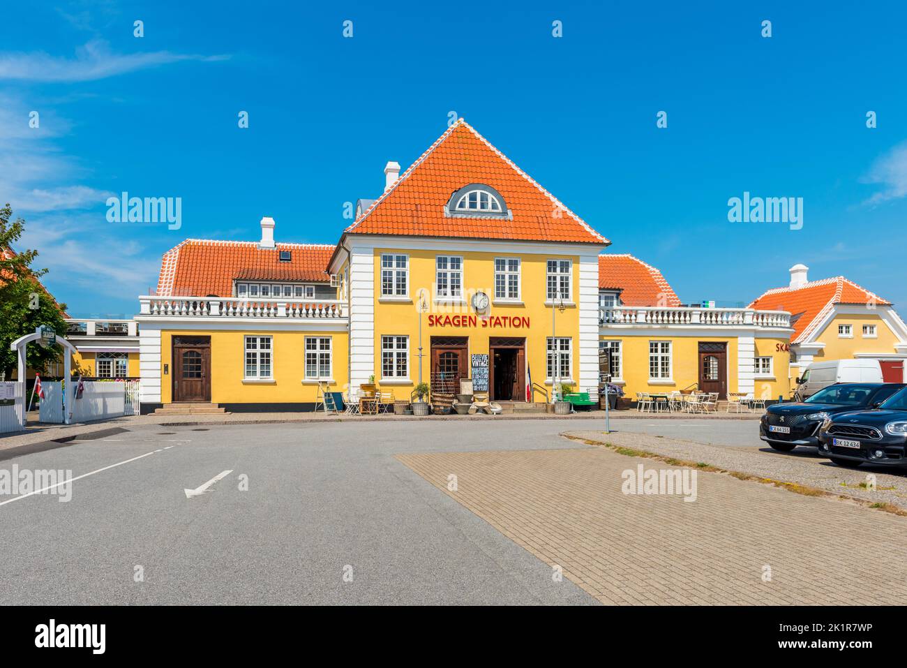 Skagen Bahnhof in Skagen, Dänemark. Es ist der nördlichste Bahnhof in Dänemark und wurde 1890 eröffnet. Stockfoto