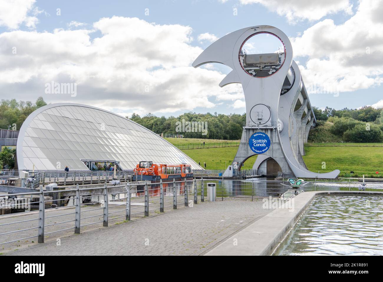 Der Falkirk Wheel Drehbootslift, der den Forth und den Clyde Kanal in Falkirk, Schottland, Großbritannien, verbindet Stockfoto