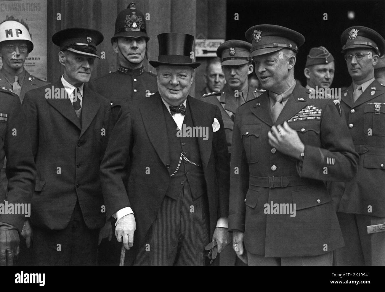 Winston Churchill mit General Dwight D. Eisenhower über die Freiheit der City of London. Juni 1945. Stockfoto
