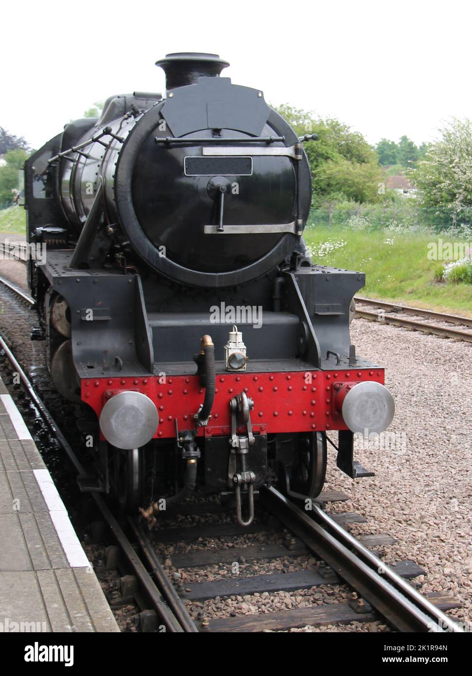 Eine leistungsstarke Eisenbahn Dampflokomotive Zugmaschine. Stockfoto