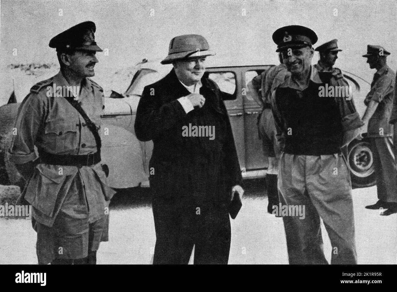 Winston Churchill mit den Generälen Alexander und Montgomery. Kairo 1942 Stockfoto