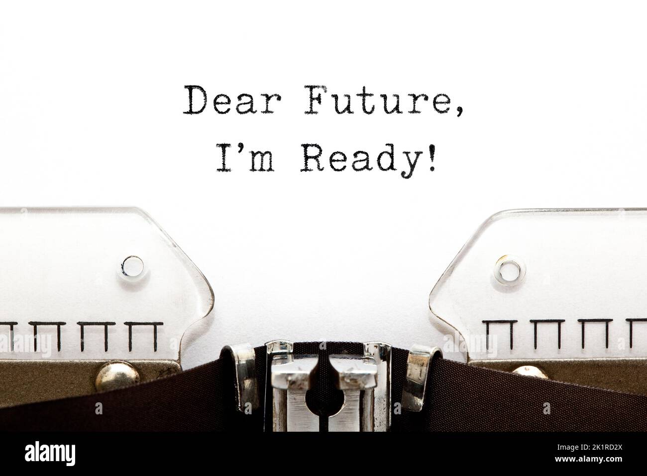 Motivationsbotschaft Liebe Zukunft Ich bin bereit! Geschrieben auf Vintage-Schreibmaschine. Inspirierendes Konzept. Stockfoto
