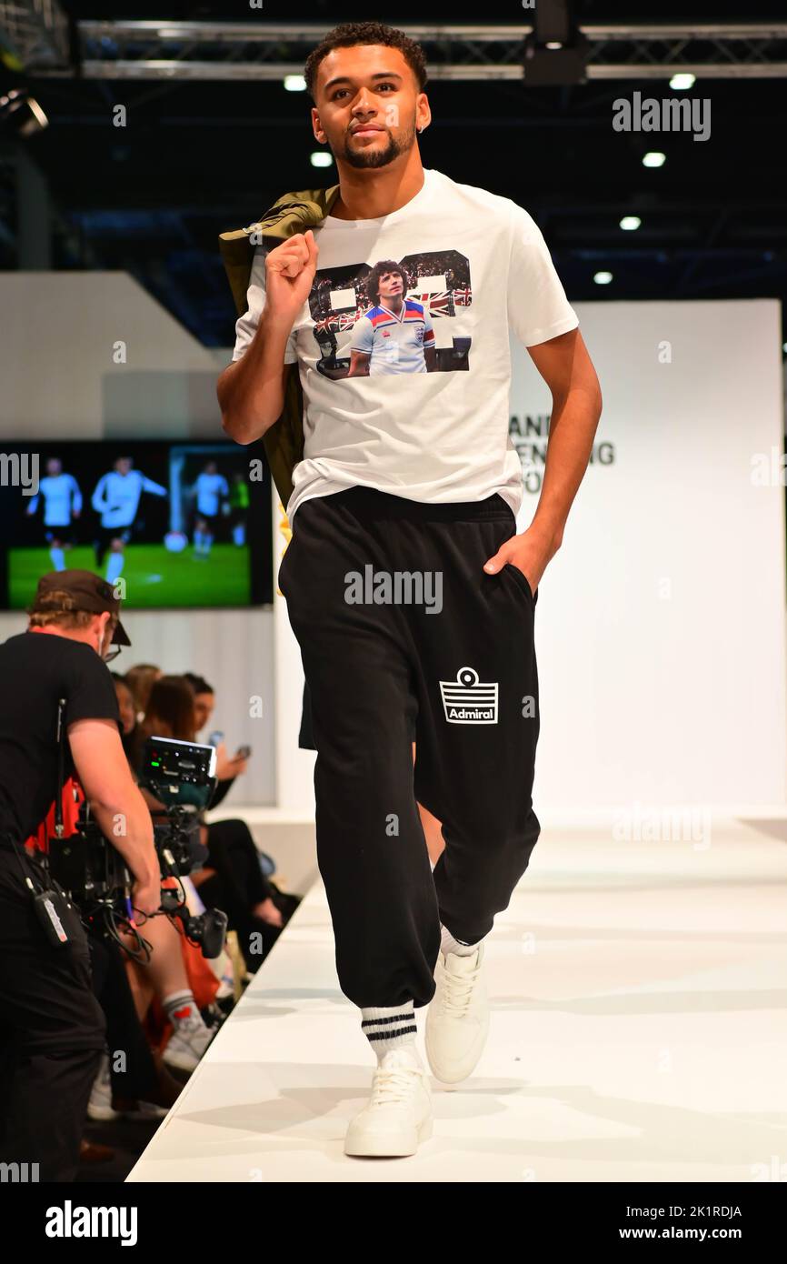 London, Großbritannien. 20. September 2022. Kornit Digital Catwalk auf der Brand Licensing Europe auf der Excel London, Großbritannien. - London, Vereinigtes Königreich. 20.. September 2022. Quelle: Siehe Li/Picture Capital/Alamy Live News Stockfoto
