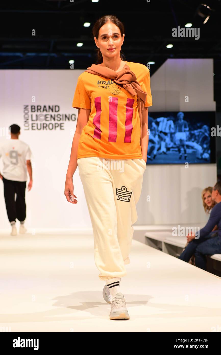 London, Großbritannien. 20. September 2022. Kornit Digital Catwalk auf der Brand Licensing Europe auf der Excel London, Großbritannien. - London, Vereinigtes Königreich. 20.. September 2022. Quelle: Siehe Li/Picture Capital/Alamy Live News Stockfoto