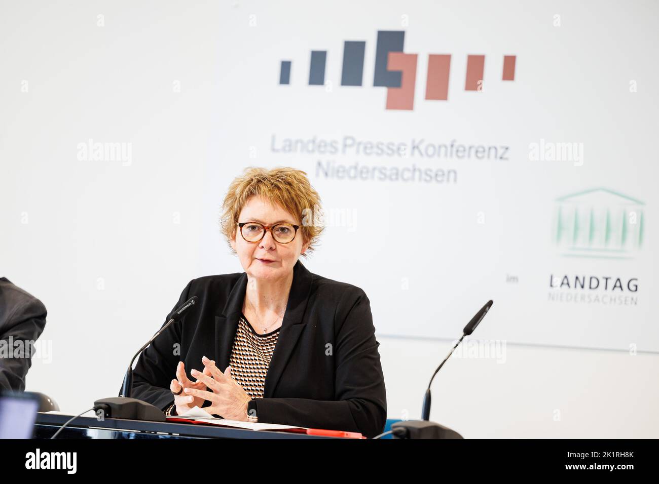 Hannover, Deutschland. 20. September 2022. Die niedersächsische Gesundheitsministerin Daniela Behrens (SPD) spricht auf der Landespressekonferenz im niedersächsischen landtag. Sie informiert über geplante Corona-Regeln für den kommenden Herbst und Winter. Kredit: Michael Matthey/dpa/Alamy Live Nachrichten Stockfoto